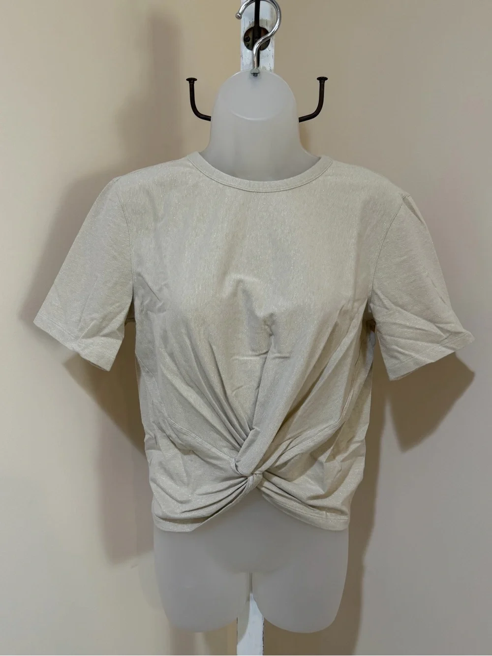 NWOT LULULEMON CRESCENT TEE TWIST FRONT WAIST LENGTH TOP IN BONE SHIMMER SIZE 4